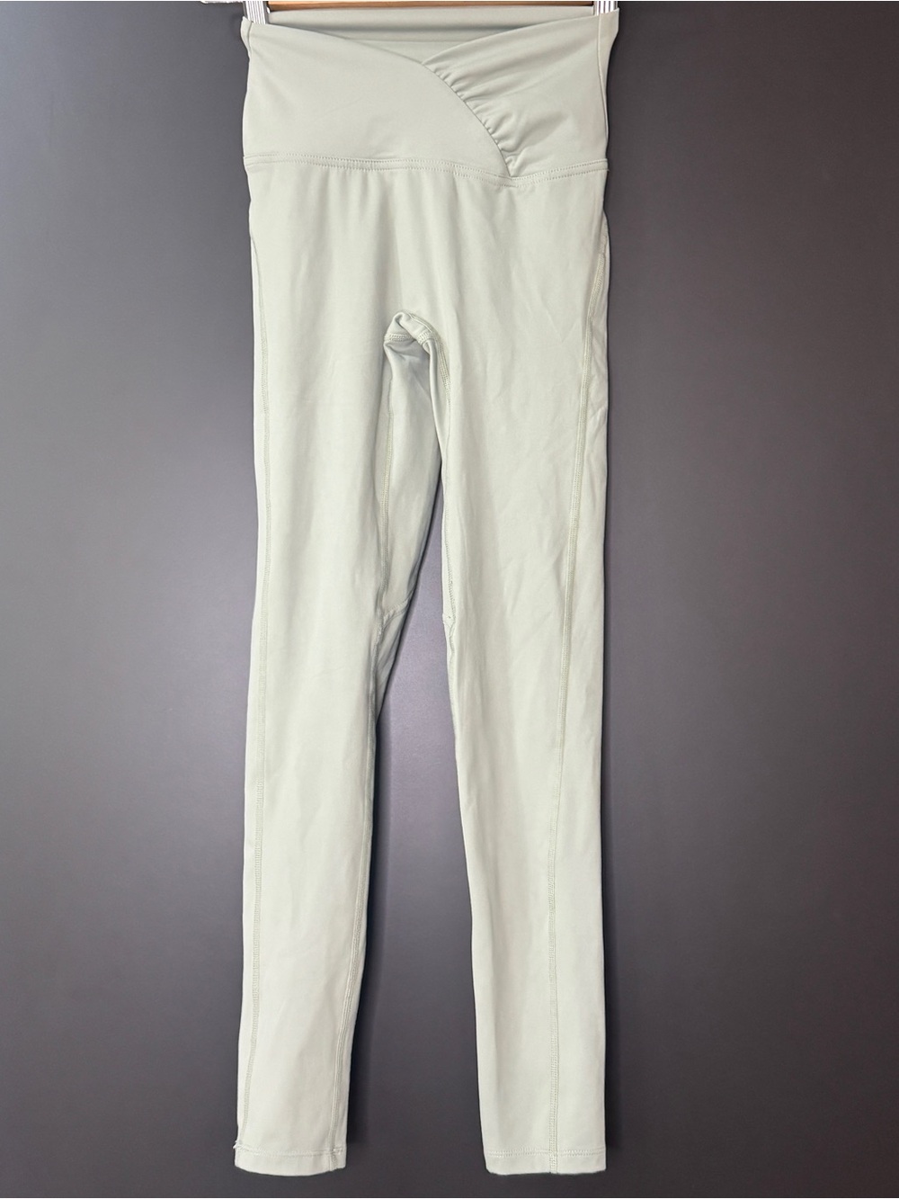ALO Yoga High-Waist Leggings in Light Sage - NWOT